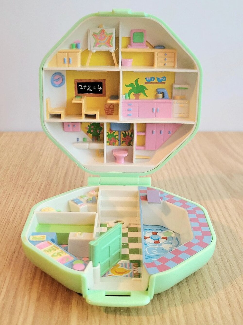 Vintage 1990 Polly Pocket School Playset